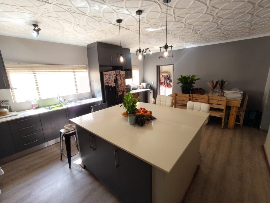 3 Bedroom Property for Sale in Safari Gardens North West